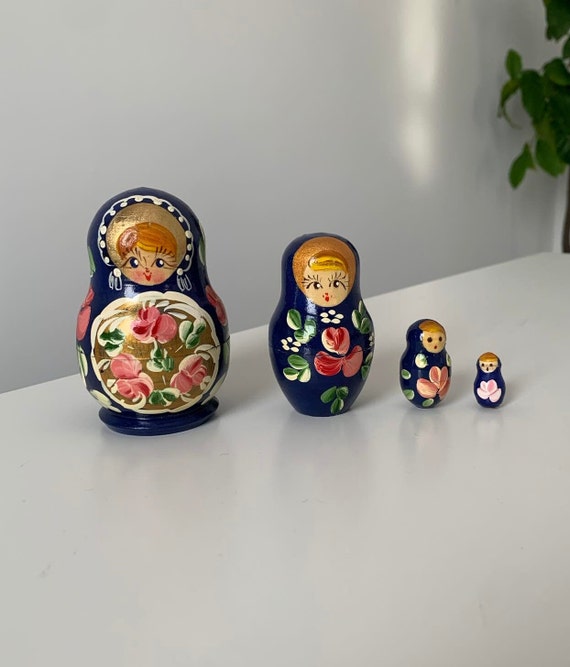 Set of Matryoshka Dolls / Stacking Dolls / Nesting Dolls / Russian Dolls !