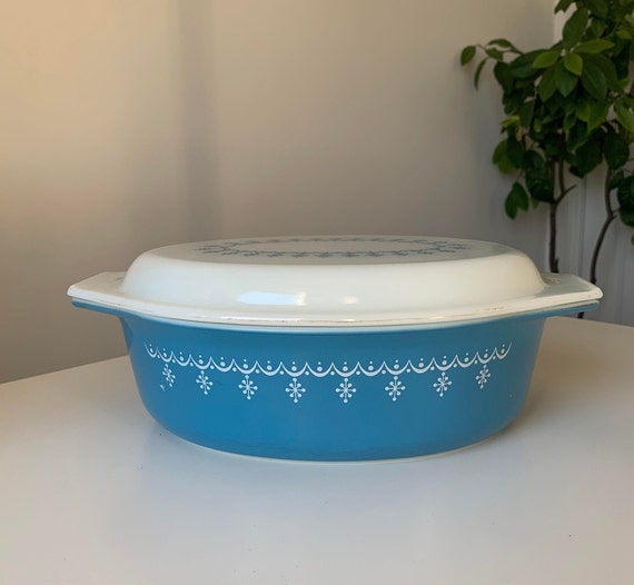 Pyrex 043 Snowflake Garland Ovenware Dish with Opal Glass Lid