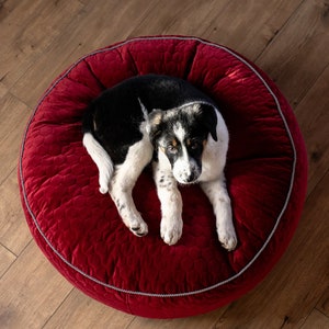 Beautiful & cozy dog bed