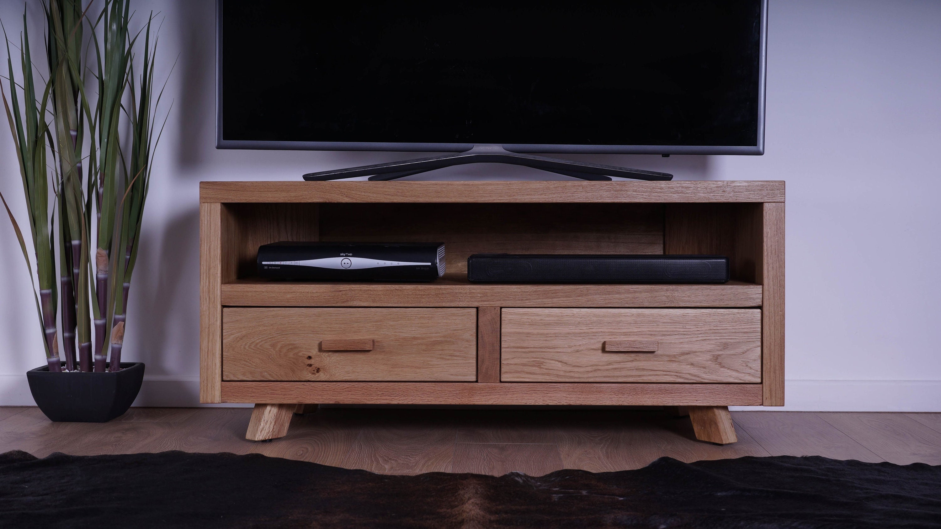 Chunky oak tv stand outlet