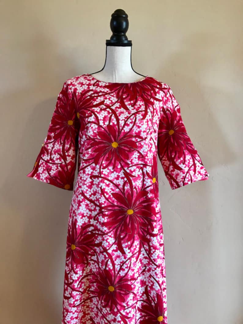 1960/'s Traditional Luau Dress Vintage Hawaiian Resort Dress Vintage Hawaiian Luau Dress Vintage Hawaiian Bell Sleeve Floral Dress