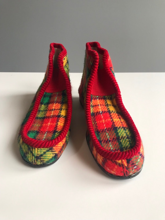Circa 1960s-70s Red and Green Plaid Bluette Shoe Clips Vintage Red and Green Tartan Cloth Covered Round Bluette Shoe Clips