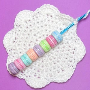 Macaron crochet hook, polymer clay crochet hook,  crochet gifts, crochet tools, clay crochet hooks, clay food, macarons, kawaii crochet hook