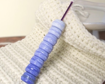 Purple Ombre Macaron Crochet Hook, Handmade Polymer Clay Tool, Bakery Themed gift for Crocheter, Cottagecore Kawaii Teen Beginner Present