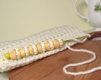 Lemon Muffin Crochet Hook, Handmade Polymer Clay Tool, Bakery Themed Gift for Crocheter, cottagecore stitching accessory, dessert notion