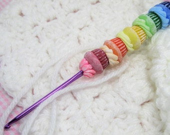 Cupcake crochet hook - Rainbow - polymer clay crochet hook - clay handle crochet hook - crochet gift - crochet tools - clay crochet hook