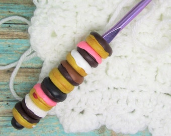 Donut crochet hook - Doughnuts - polymer clay crochet hook - clay handle crochet hook - crochet gift - crochet tools - clay crochet hook
