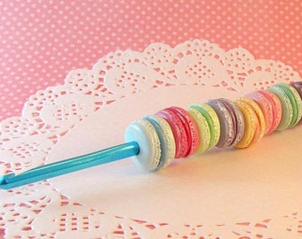 Macaron crochet hook - polymer clay crochet hook - clay handle crochet hook - crochet gift - crochet tools - clay crochet hook - clay food