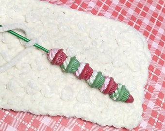 Christmas cupcake crochet hook  - polymer clay crochet hook - clay handle crochet hook - crochet gift - crochet tools - clay crochet hook