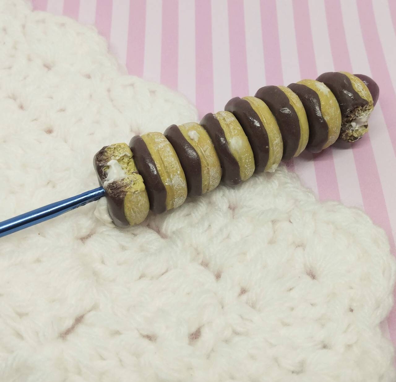 Donut crochet hook Doughnuts polymer clay crochet hook Etsy.de