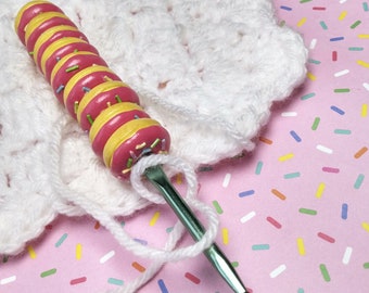 Donut crochet hook, polymer clay crochet hook, crochet gifts , crochet tools, clay crochet hooks, doughnuts, kawaii crochet hook, clay food