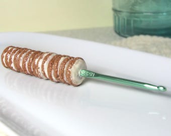 Cookie Crochet Hook, Handmade Polymer clay tool, Bakery themed gift for crocheter, Cottagecore stitching Accessory, Oatmeal Cookie dessert