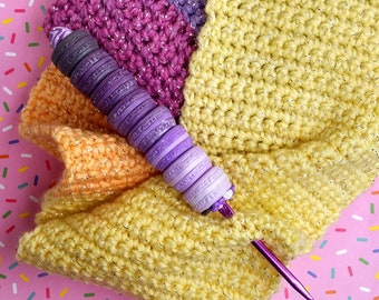 Macaron crochet hook - polymer clay crochet hook - clay handle crochet hook - crochet gift - crochet tools - clay crochet hook - clay food