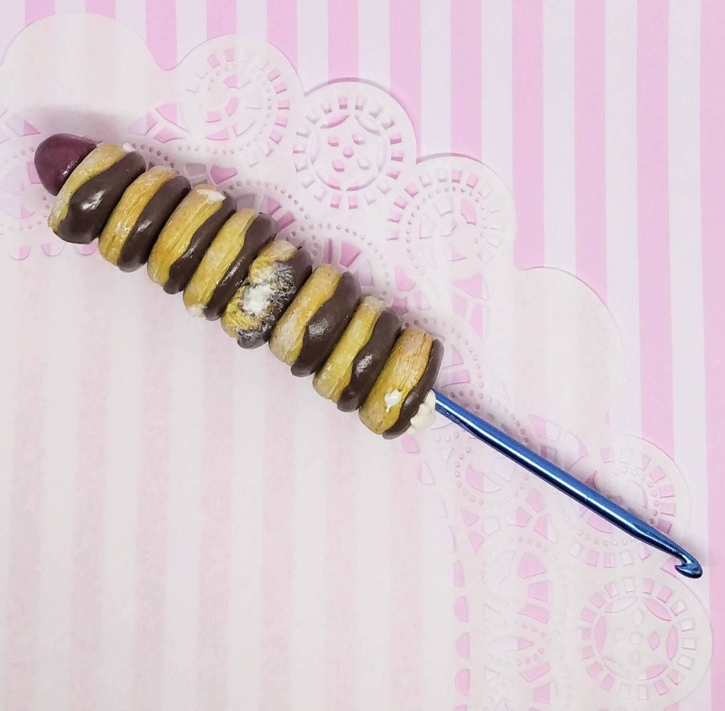 Donut crochet hook Doughnuts polymer clay crochet hook Etsy.de