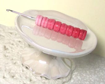 Pink Ombre Macaron Crochet Hook, Handmade Polymer Clay tool, Bakery Themed Gift for Crocheter,  Cottagecore Kawaii Teen Beginner Present