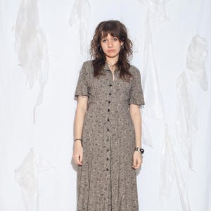 Vintage 90er Jahre Knopfleiste Kleid in Beige mit Blumenmuster - 1990er Grunge Whimsigoth Style Maxikleid - Gr. M
