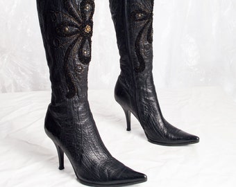 Vintage Y2K Knee High Heel Boots in Black Leather w Pointed Toe 2000s Knee-high Floral Shoes Size 38