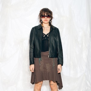 Veste en cuir courte vintage de l'an 2000 en noir, coupe carrée, vêtement d'extérieur grunge en cuir véritable des années 2000 très large