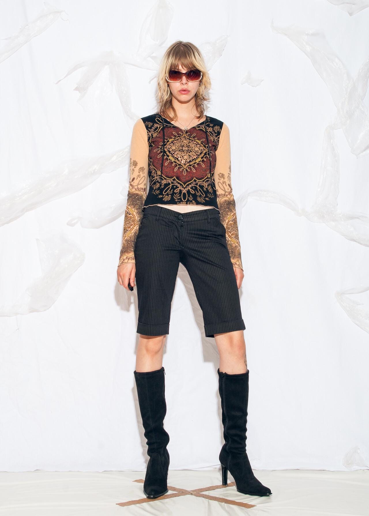 Vintage Y2K Office Siren Capri Shorts in Black Pinstriped - 2000s 