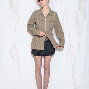 Vintage Y2K voorjaarsjack met studs in kaki - militaire stijl jaren 2000 met staande kraag en tweewegrits - maat S
