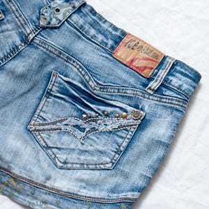 Microshorts vaqueros estilo Y2K vintage - Pantalones cortos grunge de tiro bajo - Conjunto para festivales - Talla XXL imagen 5