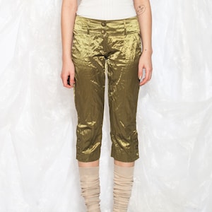 Vintage Y2K Capri Pants in Green Satin 2000s Low Rise Short Knee Trousers Small