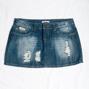 Vintage Y2K Denim Micro Skirt in Blue - 2000s Paris Hilton Style Distressed Low Rise Waist Mini - Size M