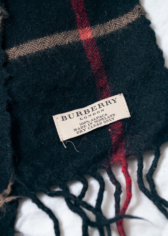 Vintage Y2K Burberry Scarf in Black Plaid - 2000s Kilt Patterned