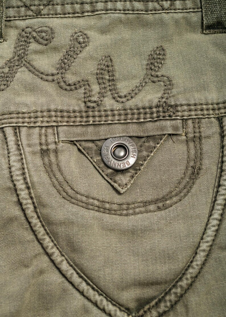 Vintage Y2K Cargo Jeans i lergrönt - 2000-tals Grunge Flare Pants - Låg midja med fickor i Gorpcore-stil - Storlek M bild 7