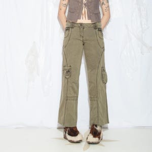 Vintage Y2K Cargo Jeans i lergrönt - 2000-tals Grunge Flare Pants - Låg midja med fickor i Gorpcore-stil - Storlek M bild 1