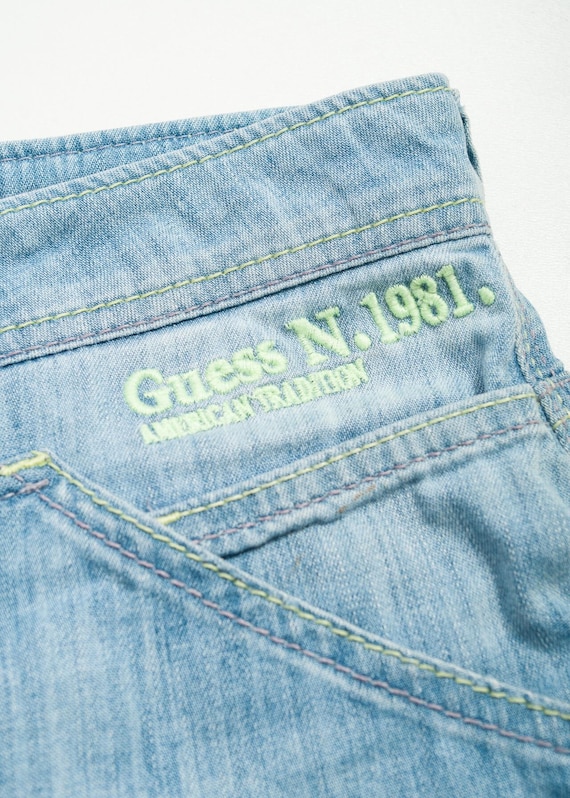 Vintage Y2K Guess Capri Jeans in Blue - 2000s Low Rise Stonewashed
