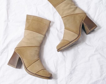 Vintage Y2K enkellaarzen van beige suède - jaren 2000 patchwork schoenen met hoge hak - leren schoenen in grillige stijl - maat 36