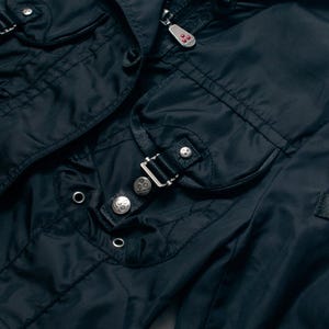 Vintage Y2K Peuterey Windbreaker in Schwarz – Designer-Techwear-Jacke der 2000er – Slim-Fit-Sportmantel im Gorpcore-Stil – Größe S Bild 5