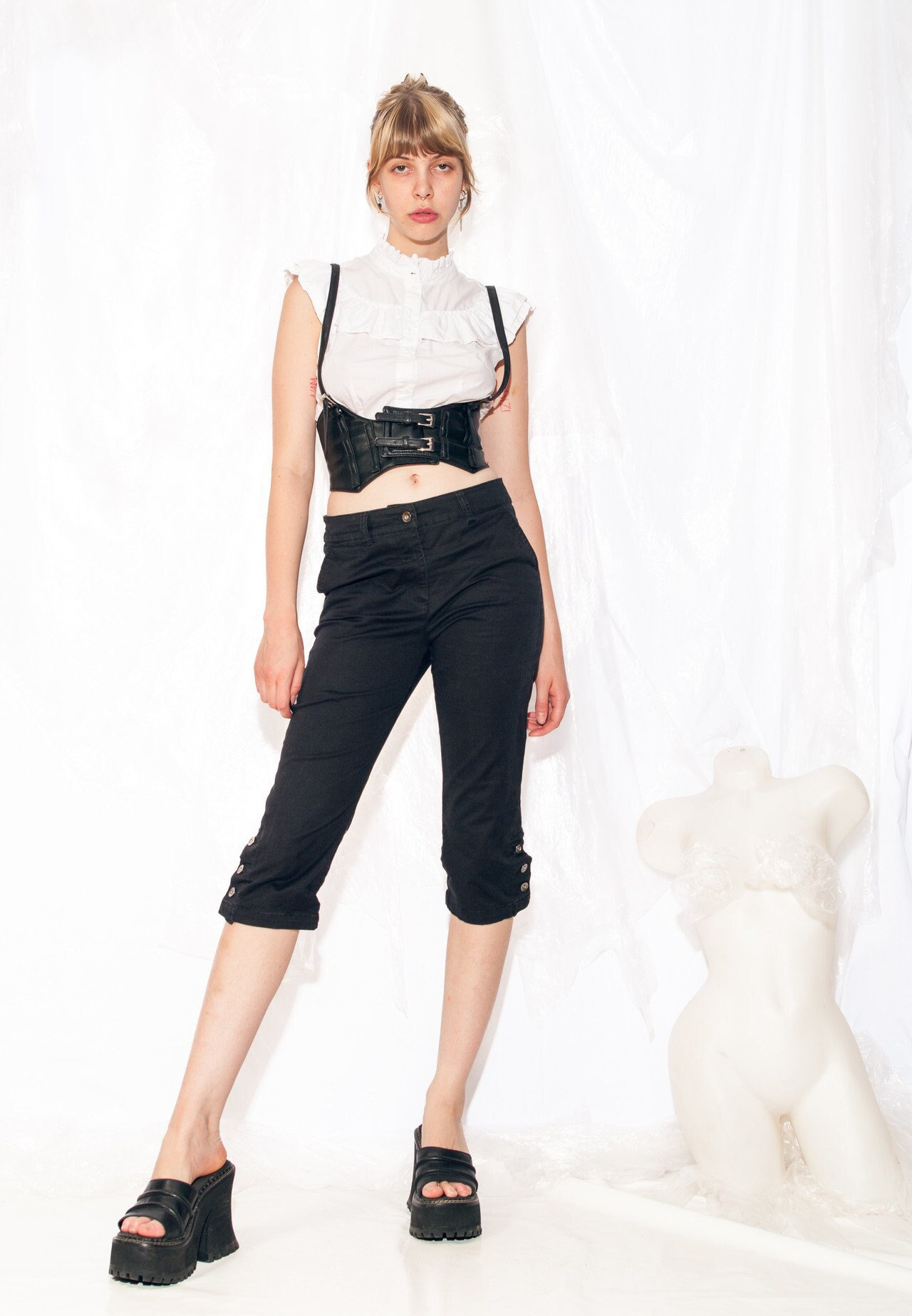 Vintage Capri Pants Y2K Button Leg Trousers in Black 2000s Middle