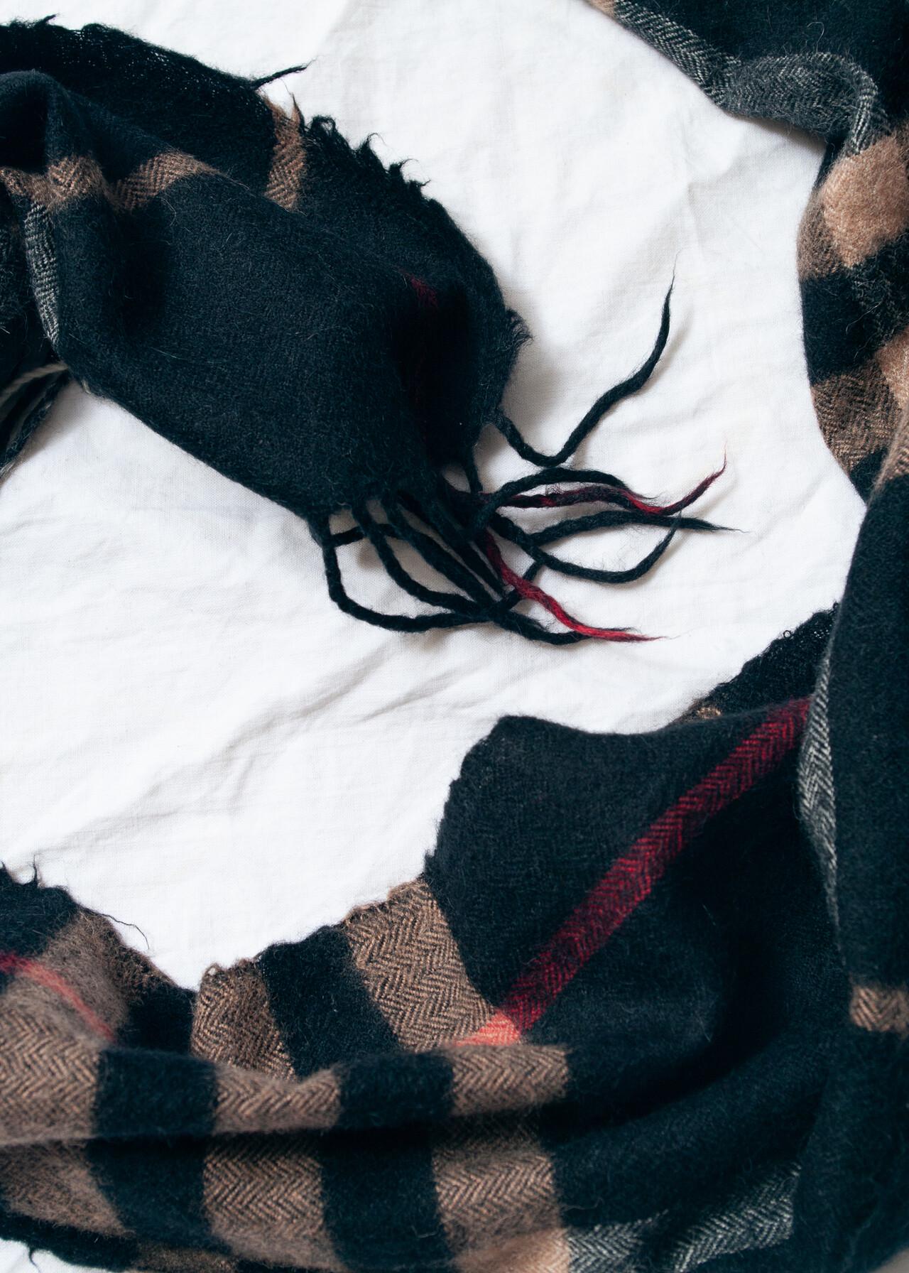 Vintage Y2K Burberry Scarf in Black Plaid - 2000s Kilt Patterned