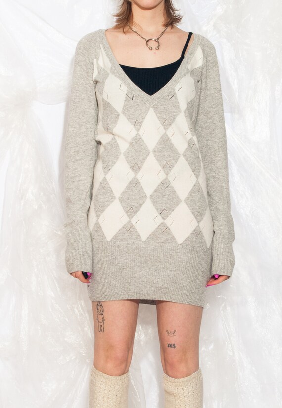 Vintage Y2K Long Sweater Dress in Preppy Grey Argyle 2000s Soft Diamond Pattern Knitted Jumper Dress Medium Vintage Y2K Long Sweater Dress in Preppy Grey Argyle 2000s Soft Diamond Pattern Knitted Jumper Dress Medium