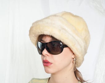 Belmar French Furry Bucket Hat Tan Women display picture 2
