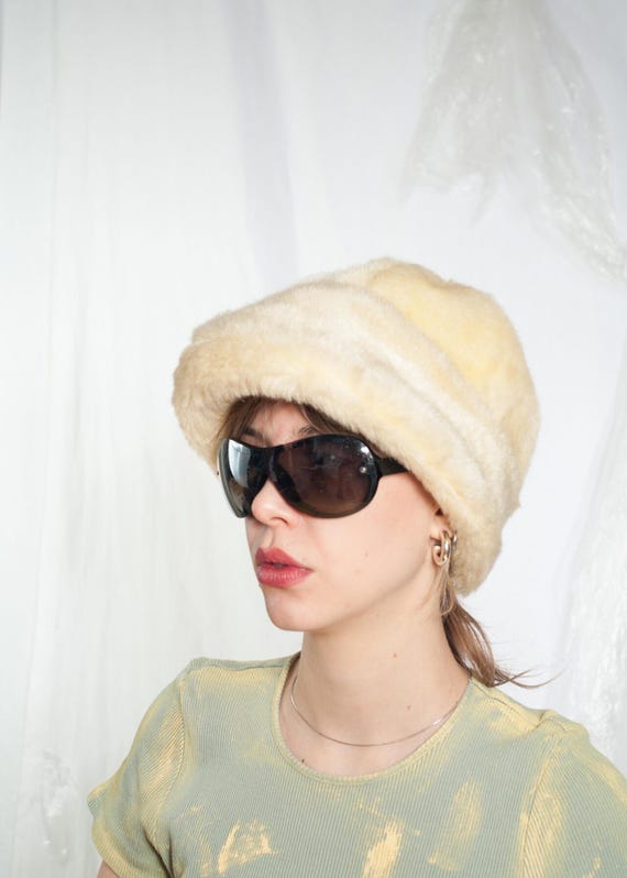 Vintage 60s Faux Fur Hat in Beige - 1960s Furry Bucket  display picture 3