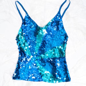 Top vintage de lentejuelas Y2K en azul - Camisola de fiesta estilo Paris Hilton de los 2000 - Talla M