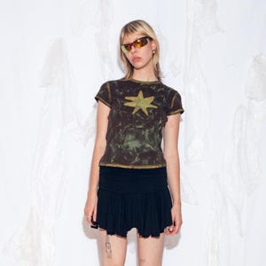 Reworked Vintage Y2K Baby Tee in Brown with Star Print - 2000s Hand Painted Star Print T-Shirt - Whimsigoth Grunge Style Crop Top - Size S