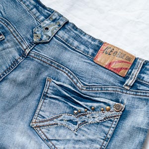 Microshorts vaqueros estilo Y2K vintage - Pantalones cortos grunge de tiro bajo - Conjunto para festivales - Talla XXL imagen 4