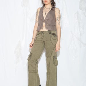 Vintage Y2K Cargo Jeans i lergrönt - 2000-tals Grunge Flare Pants - Låg midja med fickor i Gorpcore-stil - Storlek M bild 8