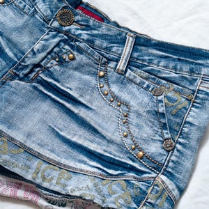 Microshorts vaqueros estilo Y2K vintage - Pantalones cortos grunge de tiro bajo - Conjunto para festivales - Talla XXL imagen 2