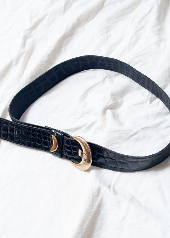 Vintage 80\'s -90\'s style Leather Belt Black/Gold. Vintage 80s Black Leather Skinny Belt: Gold Tone Accents  main image 3