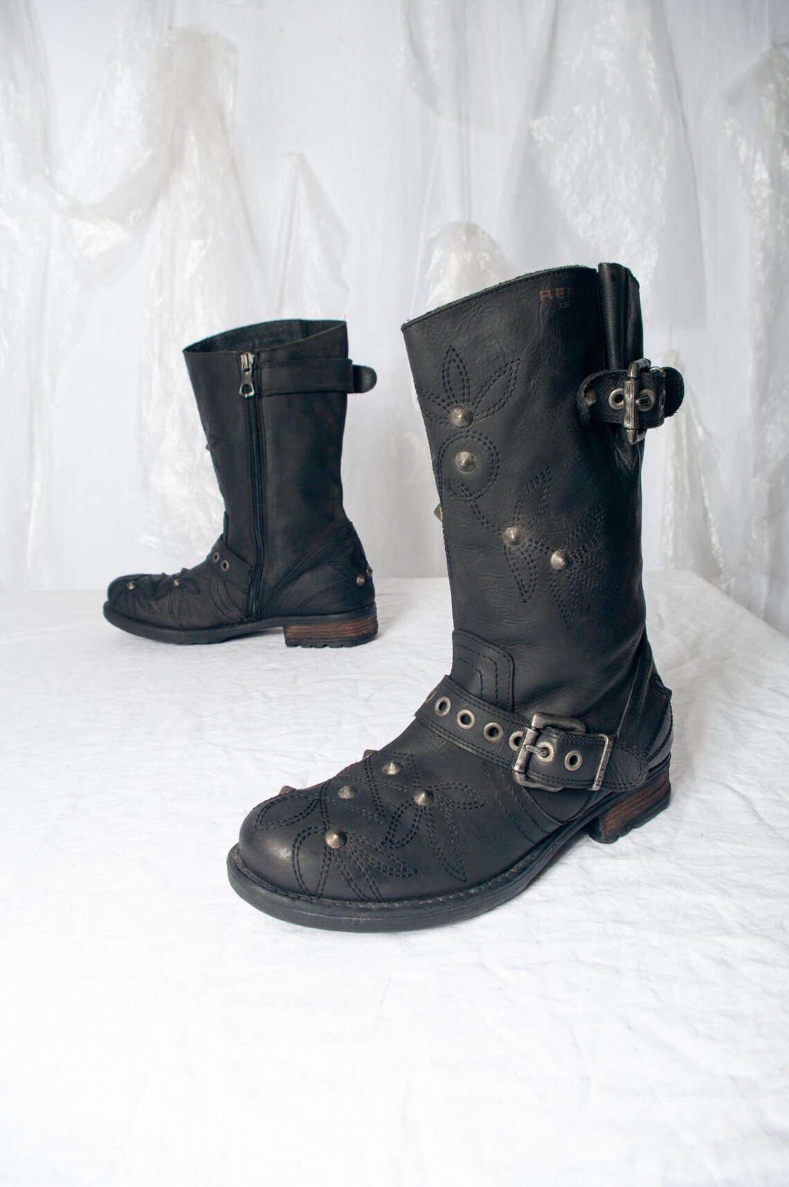 Vintage Y2K Replay Leather Biker Boots in Black - 2000s Studded Grunge Style Shoes - Size 39, foto 3 di 5