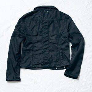 Vintage Y2K Peuterey Windbreaker in Schwarz – Designer-Techwear-Jacke der 2000er – Slim-Fit-Sportmantel im Gorpcore-Stil – Größe S Bild 6