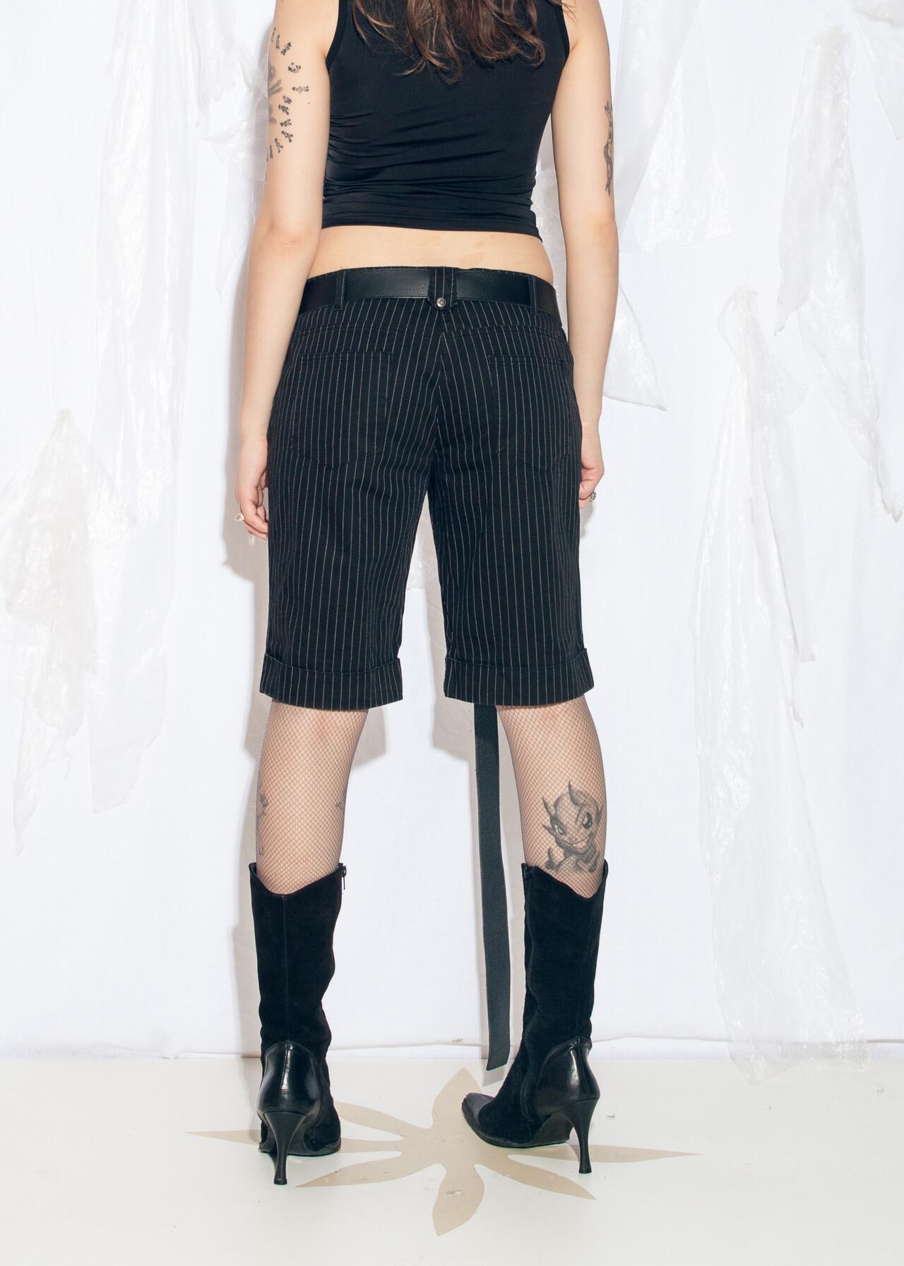 Vintage Y2K Low Rise Capri Pants in Black Pinstriped - 2000s