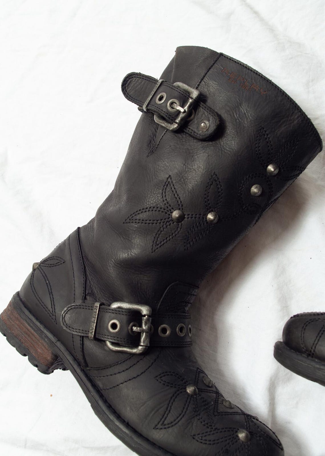 Vintage Y2K Replay Leather Biker Boots in Black - 2000s Studded Grunge Style Shoes - Size 39, foto 4 di 5