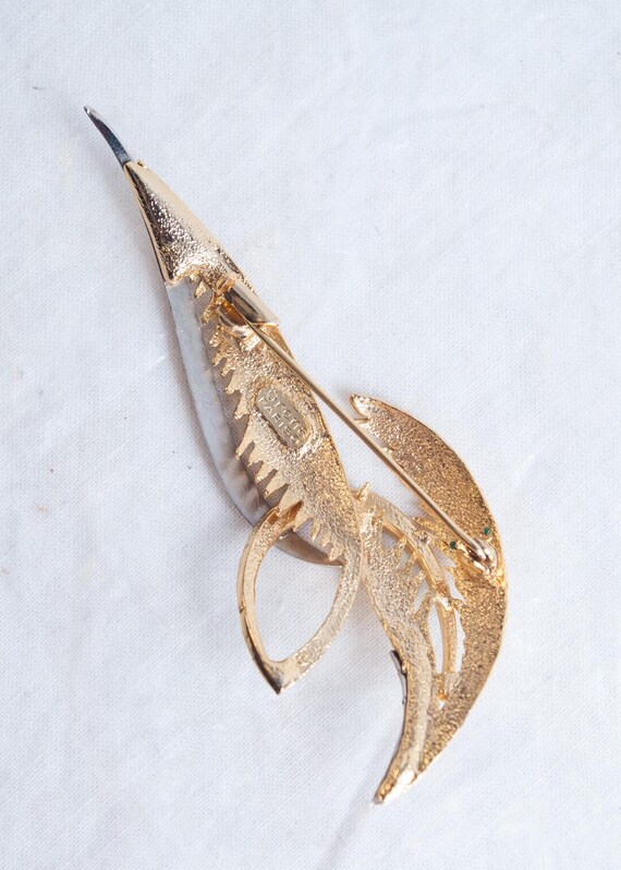 Broche Vintage ORENA Paris Années 80 – Sculpture Métal Doré – Bijou Rétro Chic !
