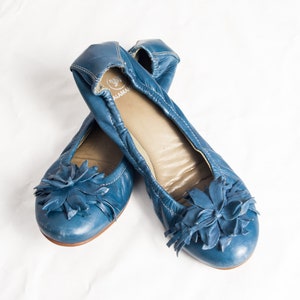 Vintage Y2K Ballerina Shoes in Blue Leather w Flower by Salamander 2000s Flat Shoes Real Leather 37
